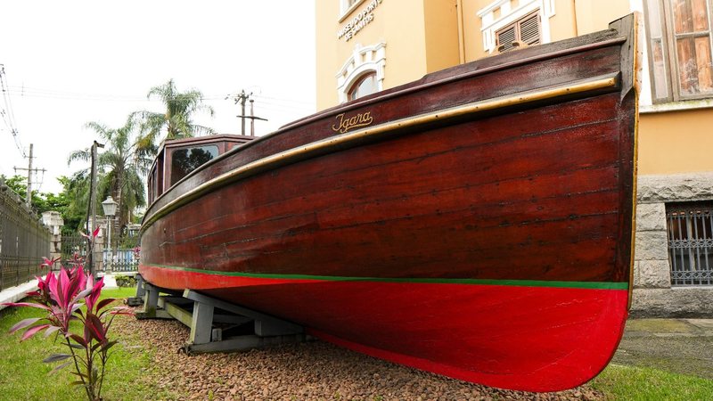 Imagem de barco de madeira