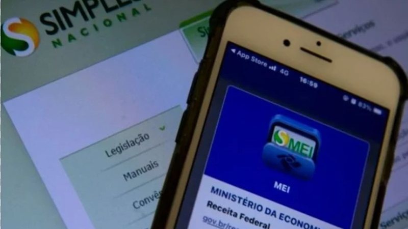 Imagem mostra celular com o aplicativo do MEI