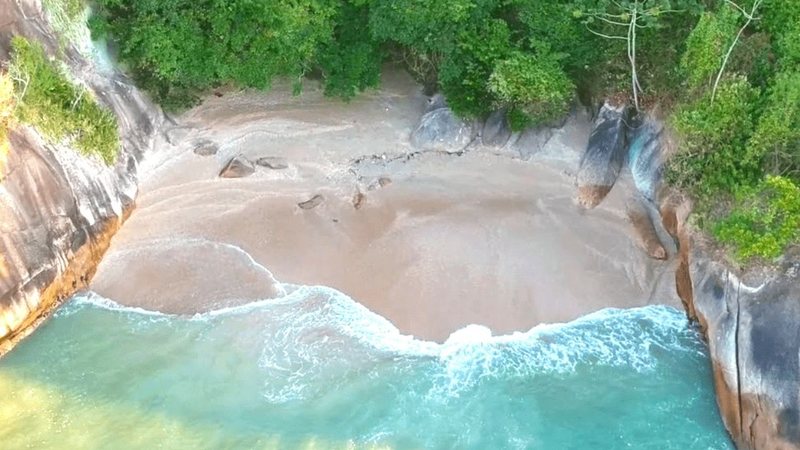 imagem da praia do Cheira Limão