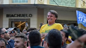 Bolsonaro momento depois da facada - Reprodução/Internet