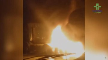 Motorista enfrentou pane nos freios da carreta, mas saiu ileso.