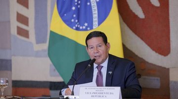 Hamilton Mourão rebate críticas às queimadas - © Romério Cunha/VPR