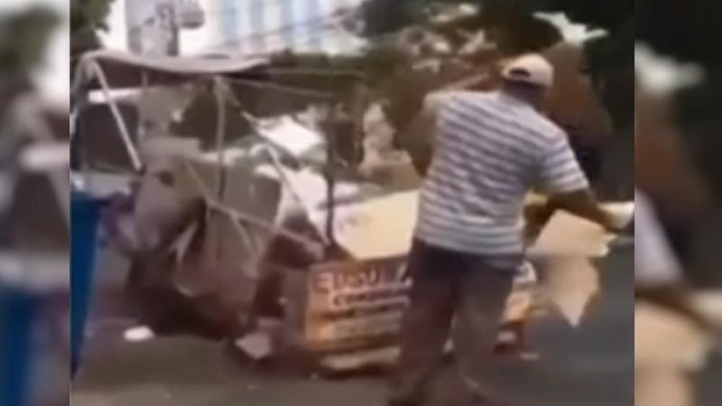 Imagem Catador leva filhos pequenos em carrinho adaptado