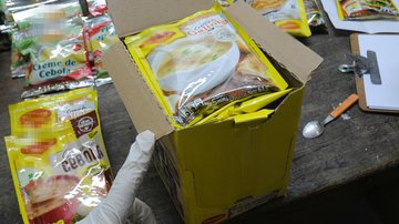 Nos pacotes de sopa foram encontrados 10kg de cocaína drogas na sopa - Acervo/Polícia Federal