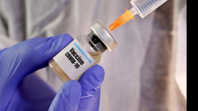 Covid-19: maioria dos norte-americanos deve ser vacinada até julho - © REUTERS/Dado Ruvic/Direitos Reservados