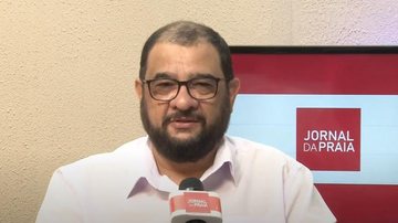 Enio Xavier, apresentador do Jornal da Praia - Reprodução/TV Cultura Litoral