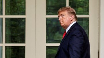 Trump sente-se muito bem e permanecerá hospitalizado, diz Casa Branca - © REUTERS/Jonathan Ernst/Direitos Reservados