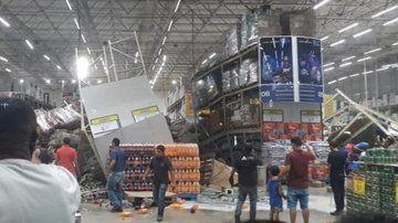 Imagem Prateleiras desabam em supermercado e deixam um morto