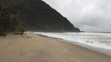 Prainha Branca, Guarujá, domingo, 04. - Foto: JCN