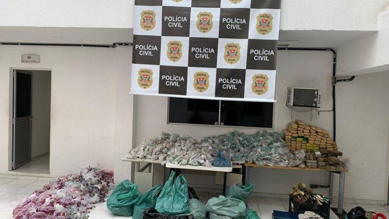 Quarteto é preso com mais de 450 kg de drogas na zona sul - Divulgação/Polícia Civil