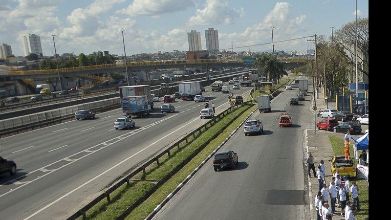 Governo paulista pede que motoristas evitem pegar a estrada no feriado - © Marcelo Camargo/Agência Brasil