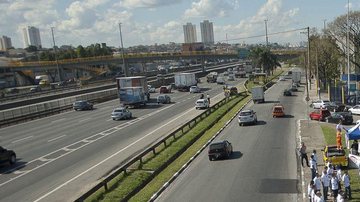 Governo paulista pede que motoristas evitem pegar a estrada no feriado - © Marcelo Camargo/Agência Brasil