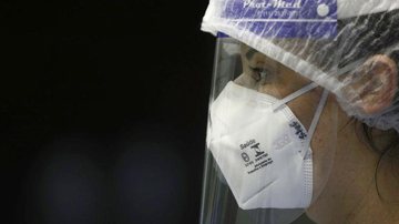 Covid-19: Brasil tem 142 mil óbitos e 4,74 milhões de casos acumulados - © Reuters / Diego Vara / Direitos Reservados