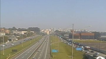 Tráfego lento do km 13 ao km 10 Chegada a São Paulo com tráfego lento pela via Anchieta - Ecovias