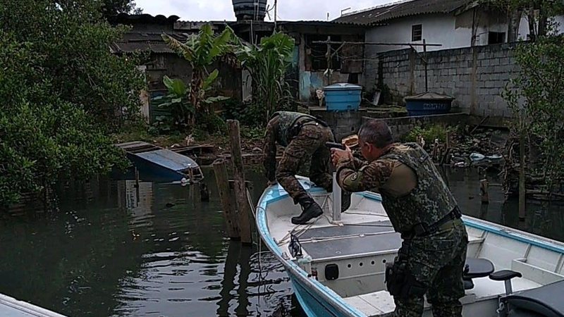 Polícia Ambiental recupera barco furtado em Guarujá - Divulgação/Polícia Ambiental