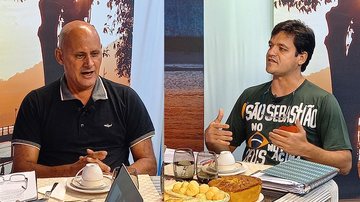 Amilton Pacheco (à esquerda) e Claude Abreu (à direita) Candidatos a prefeito Amilton Pacheco e Claude Abreu são entrevistados do Café da Manhã - TV Cultura Litoral