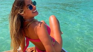 Carol Peixinho faz publipost com look coladinho ao corpo e bomba no Instagram