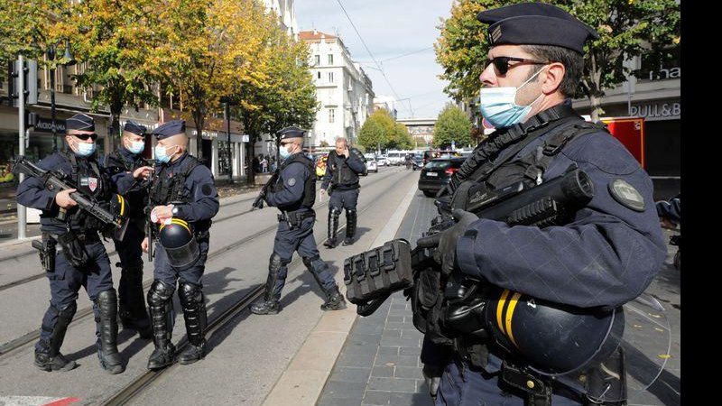 França eleva nível de ameaça à segurança para patamar mais alto - © Reuters/Eric Gaillard/Direitos Reservados