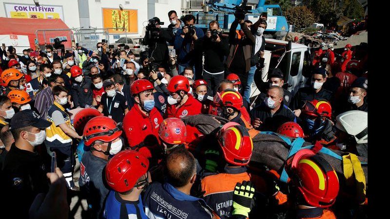 Turquia mobiliza todos os meios na busca de sobreviventes - © REUTERS/Kemal Aslan/Direitos reservados