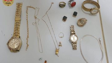 Faxineira é presa com joias furtadas avaliadas em R$ 37 mil
