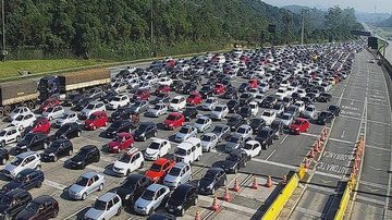 Imagem Mais de 750 mil carros foram às praias da Baixada nos finais de semana de outubro