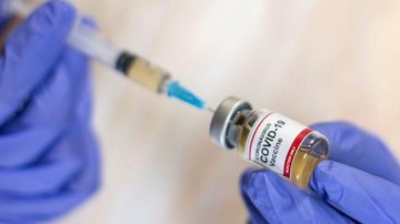 Desinformação pode fazer pessoas rejeitarem vacinas contra covid-19 - © REUTERS/Dado Ruvic/Direitos Reservados