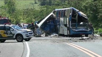 Imagem Acidente entre caminhão e ônibus deixa mais de 40 mortos no interior paulista