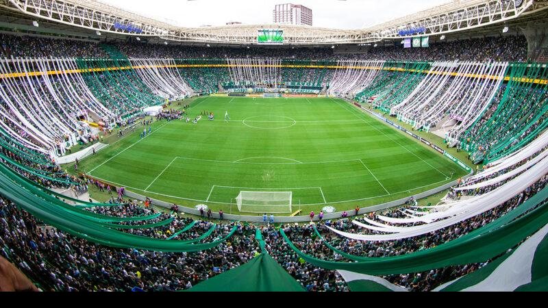 Gilberto e torcedor discutem em embarque do Bahia; clube emite nota de repúdio - César Greco / Palmeiras