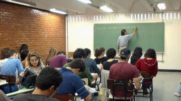 Imagem MEC define volta às aulas presenciais para 1º de março