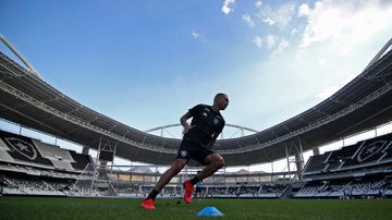 Honda é barrado do time titular do Botafogo e não enfrenta o São Paulo - Vitor Silva / Botafogo