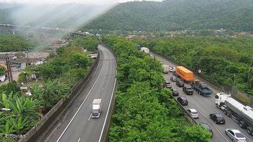 Trecho de acesso Baixada - Imigrantes/ km 59 Tráfego lento na subida da serra da Imigrantes - Ecovias