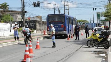 Vans de turismo são orientadas a retornar em barreira sanitária de Santos - Divulgação/PMS
