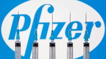Agência europeia aprova vacina contra covid-19 da Pfizer-BioNTech - © REUTERS/Dado Ruvic/Direitos Reservados