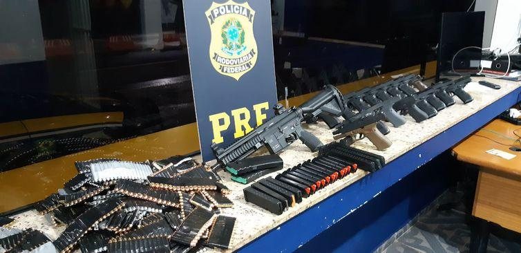 Polícia do Rio apreende média de uma arma por hora na última década - © Divulgação PRF