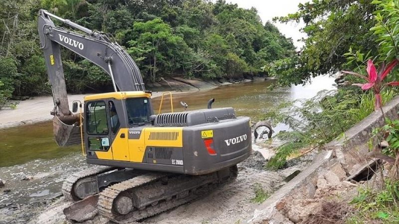 Imagem Revitalização das margens do Rio Guaxinduba é iniciada no bairro Martim de Sá em Caraguá