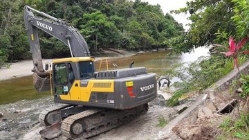 Imagem Revitalização das margens do Rio Guaxinduba é iniciada no bairro Martim de Sá em Caraguá