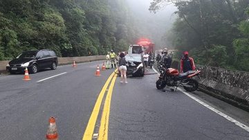 Imagem Acidente entre moto e carro deixa dois feridos em Bertioga
