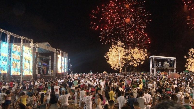 Prefeituras da Baixada Santista avaliam proibir acesso às praias durante Natal e Ano Novo e pedem colaboração das pessoas - Foto: Reprodução/TV Gazeta