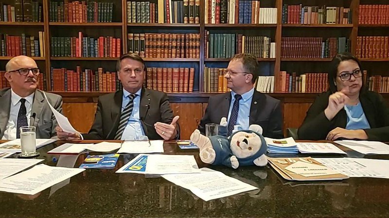 Imagem Plano de imunização contra a Covid-19 está praticamente pronto, diz Bolsonaro