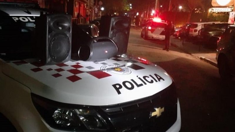 Imagem PM autua 15 por perturbação do sossego em "fluxo" na Costa Sul de São Sebastião