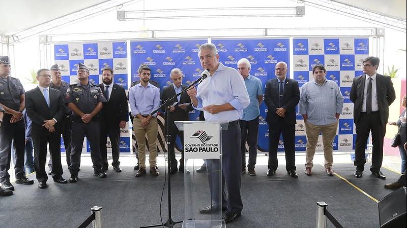 Valtar Suman (PSB), em solenidade de início da operação Verão de 2020, que tem o agravante da pandemia. - Foto: Divulgação / Prefeitura do Guarujá / Helder Lima