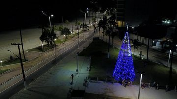 Imagem Decoração especial de Natal começa a ser montada no Guarujá, no litoral de SP