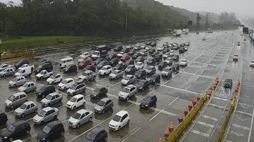 Imagem Até 375 mil veículos são esperados no litoral de SP