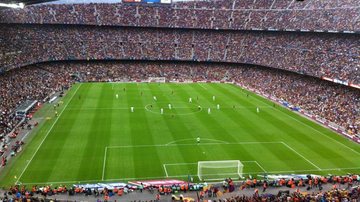 Umtiti volta a ser relacionado no Barcelona após seis meses - Divulgação / Internet