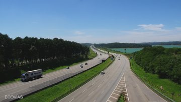 Rodovia dos Imigrantes, km 28. Trânsito fluindo bem. - Foto: Ecovias