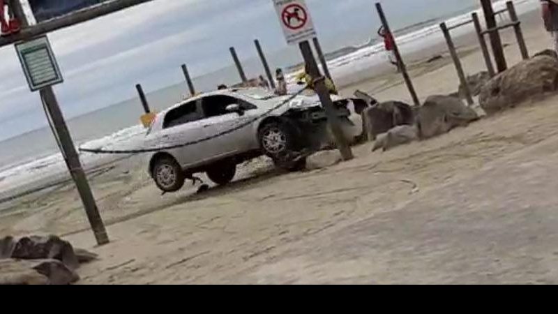 Morador ataca veículo e motorista bate ao tentar atropelá-lo no Guaraú - Reprodução