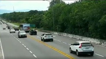 Rio-Santos tem congestionamento nesta segunda - Reprodução/DER