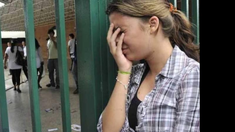 Demora de ônibus está entre os principais fatores que fazem os participantes perderem a prova. Foto : estudante atrasada por demora de ônibus no ENEM 2013 - José Cruz/AGÊNCIA BRASIL - José Cruz/AGÊNCIA BR