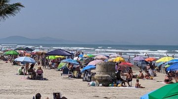 Faixa de areia de Praia Grande, no fim de semana de Natal. - Foto: Acervo Pessoal / Julio Itacy