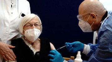 Covid-19: entidade orienta sobre vacinação em pacientes reumáticos - © Reuters/Kay Nietfeld/Direitos Reservados